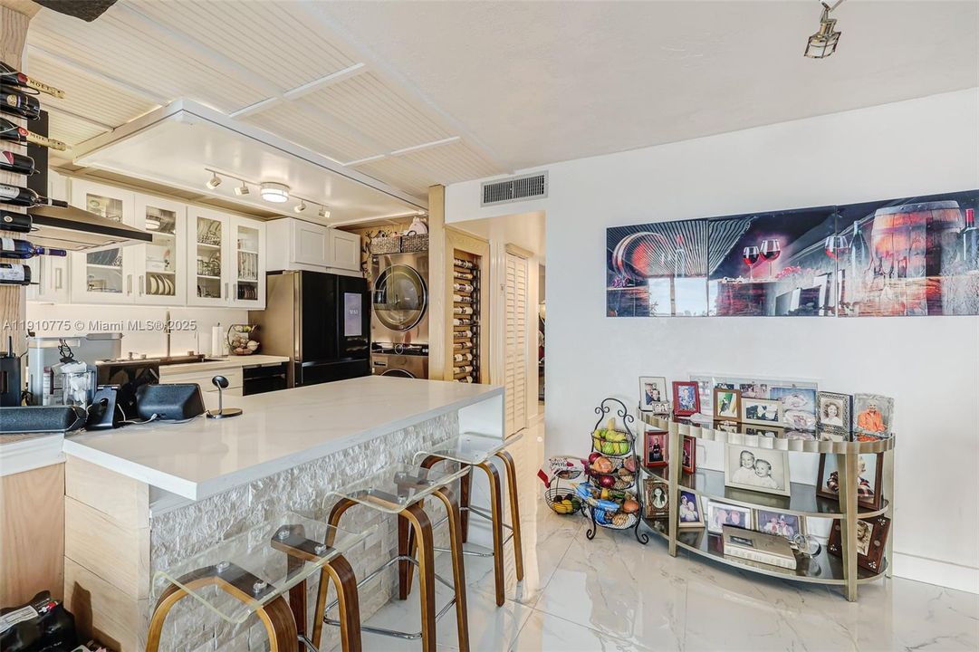 For Sale: $550,000 (2 beds, 2 baths, 1280 Square Feet)