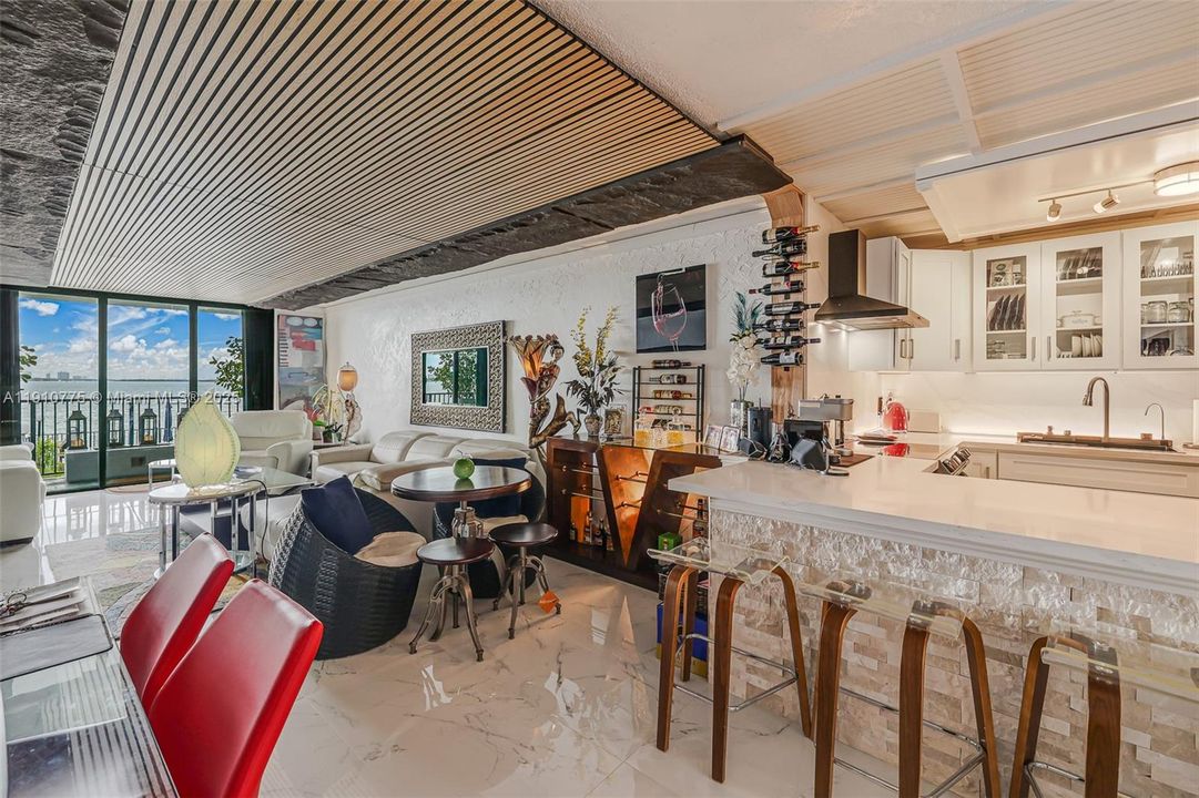 For Sale: $550,000 (2 beds, 2 baths, 1280 Square Feet)