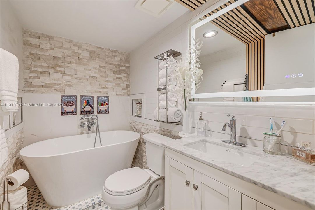 For Sale: $550,000 (2 beds, 2 baths, 1280 Square Feet)