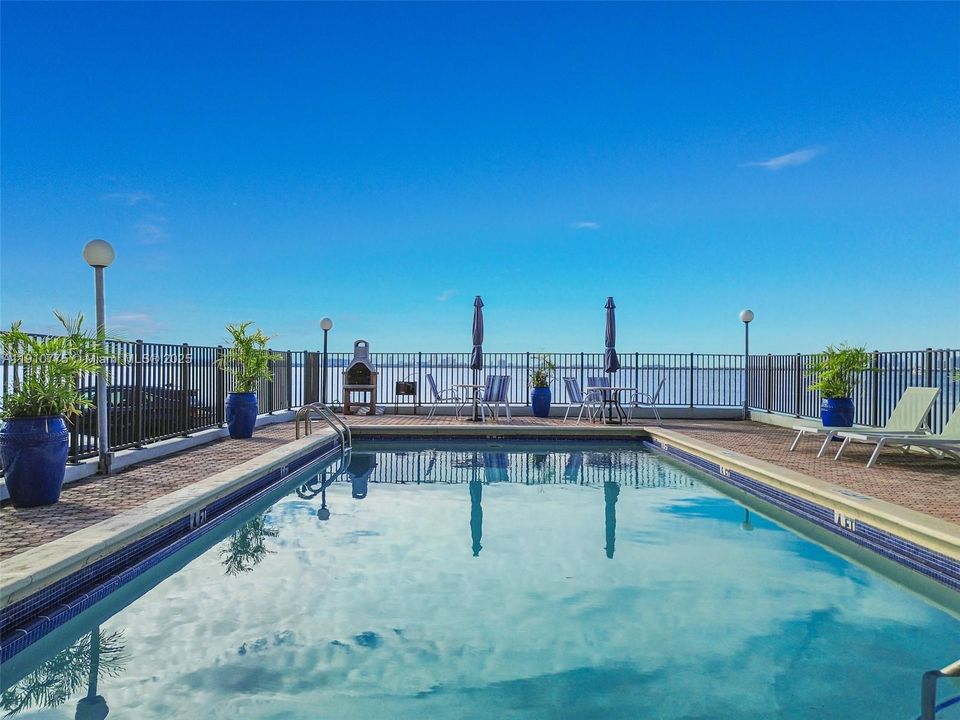 For Sale: $550,000 (2 beds, 2 baths, 1280 Square Feet)