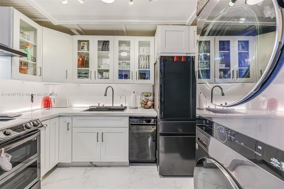 For Sale: $550,000 (2 beds, 2 baths, 1280 Square Feet)