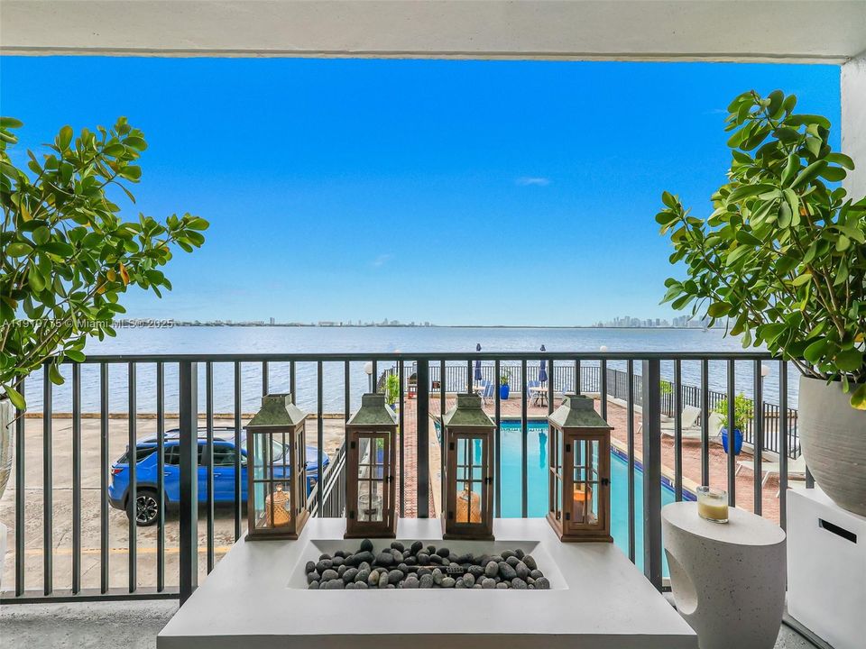 For Sale: $550,000 (2 beds, 2 baths, 1280 Square Feet)