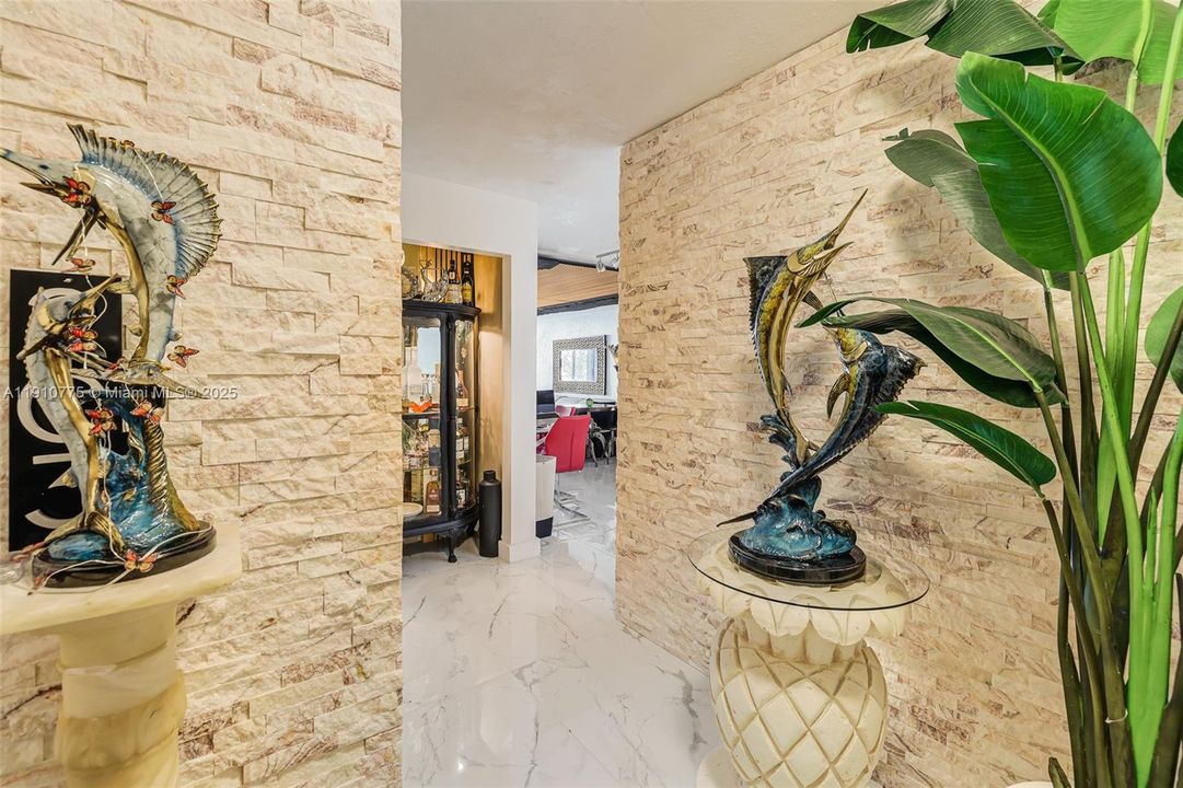 For Sale: $550,000 (2 beds, 2 baths, 1280 Square Feet)