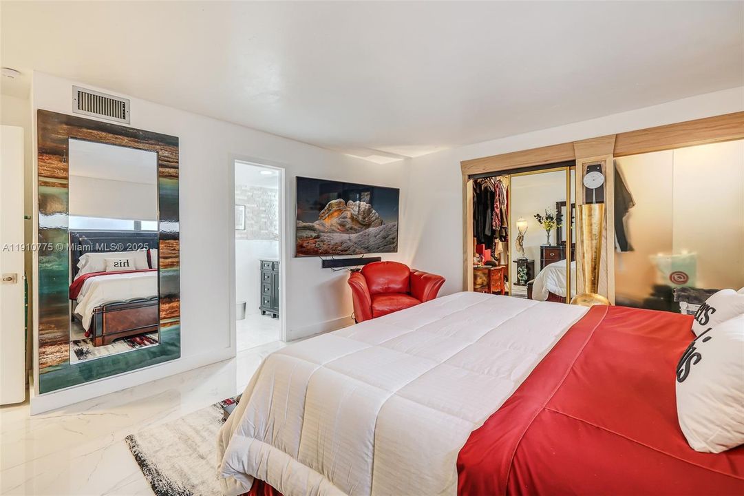 For Sale: $550,000 (2 beds, 2 baths, 1280 Square Feet)