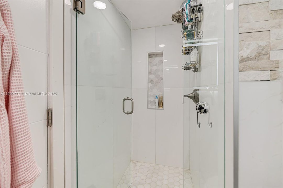 For Sale: $550,000 (2 beds, 2 baths, 1280 Square Feet)