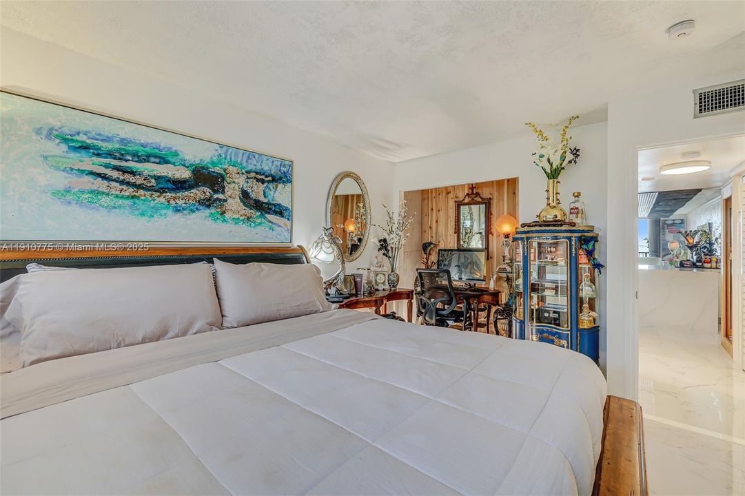 For Sale: $550,000 (2 beds, 2 baths, 1280 Square Feet)