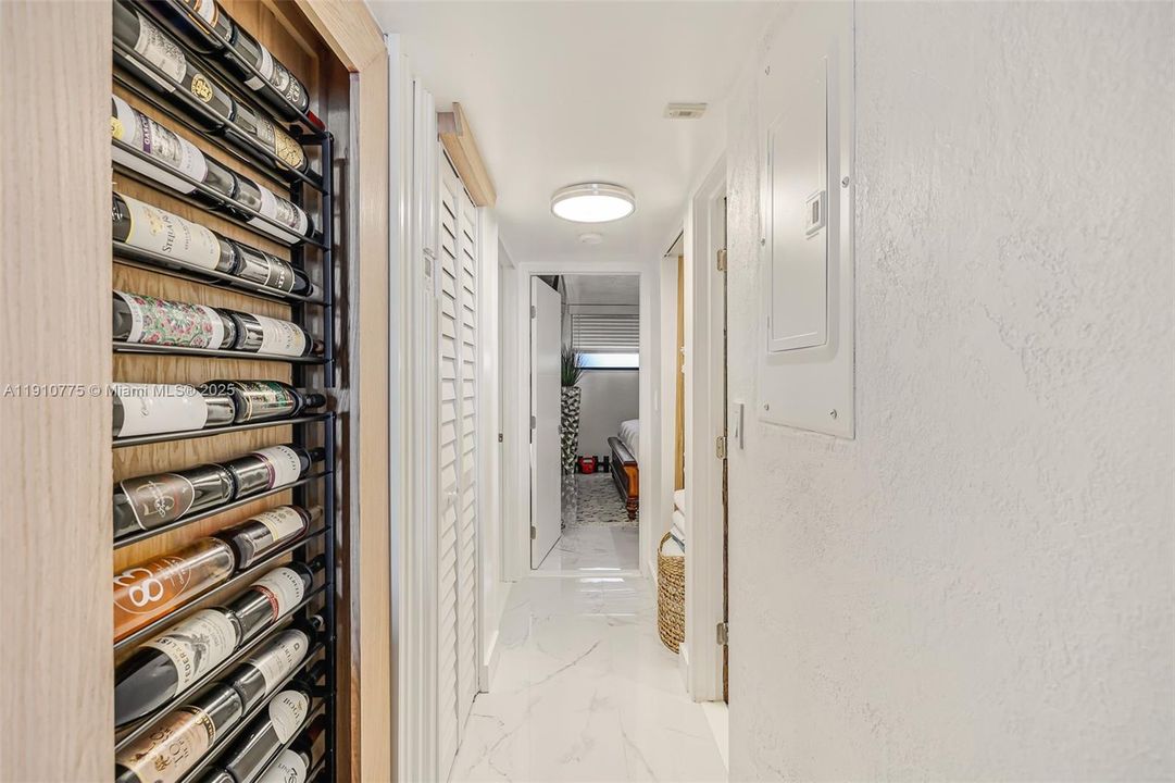 For Sale: $550,000 (2 beds, 2 baths, 1280 Square Feet)