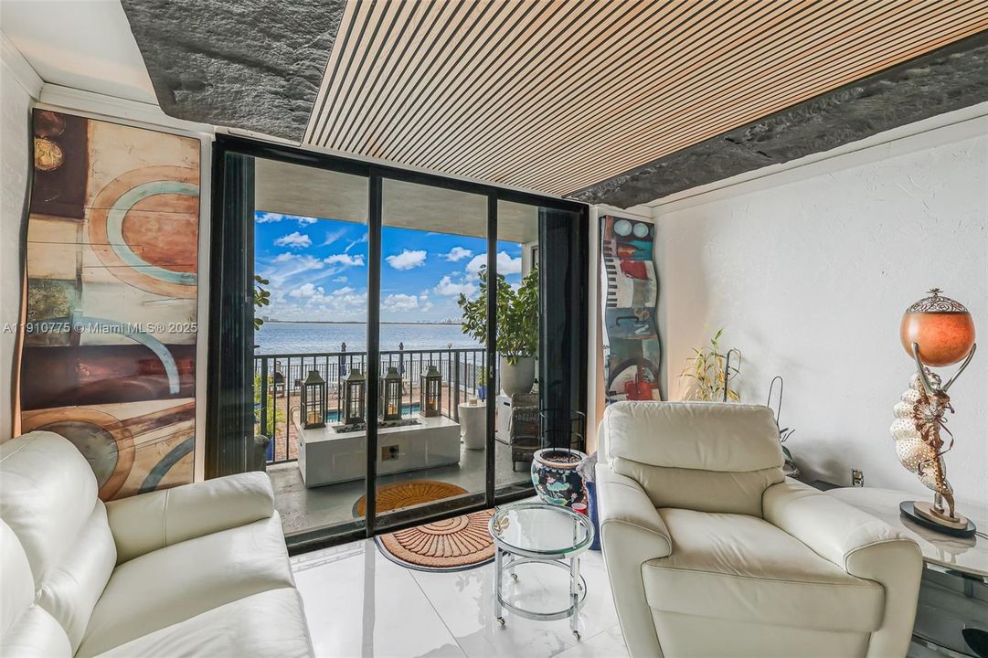 For Sale: $550,000 (2 beds, 2 baths, 1280 Square Feet)