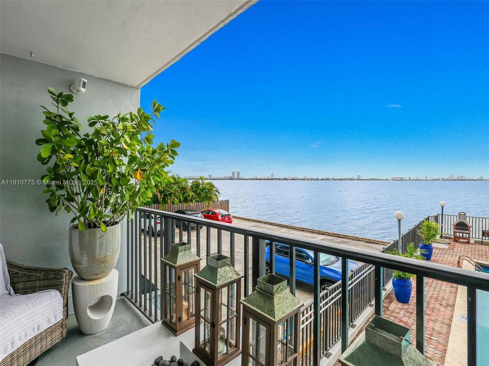 For Sale: $550,000 (2 beds, 2 baths, 1280 Square Feet)