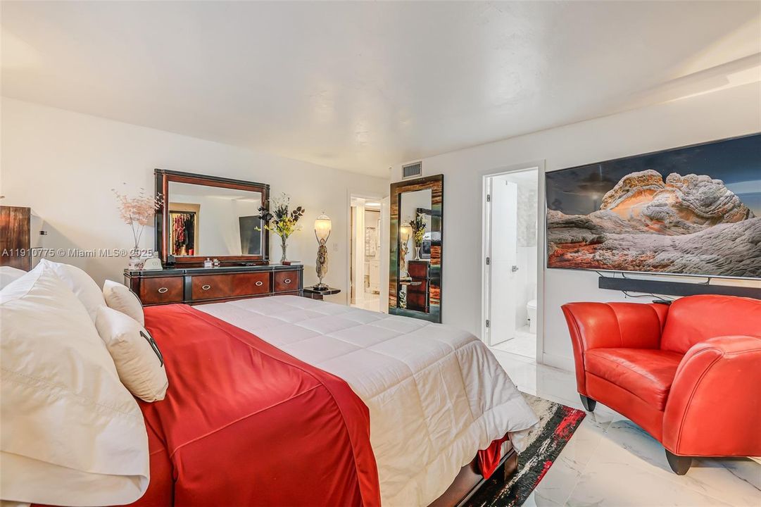 For Sale: $550,000 (2 beds, 2 baths, 1280 Square Feet)