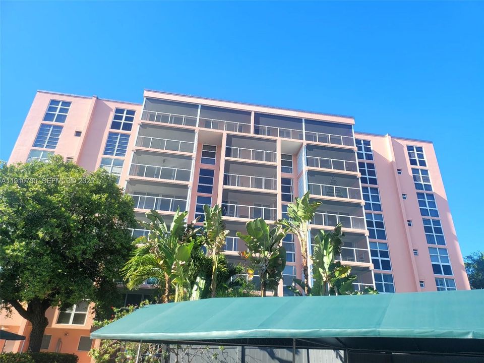 For Rent: $3,200 (1 beds, 1 baths, 625 Square Feet)