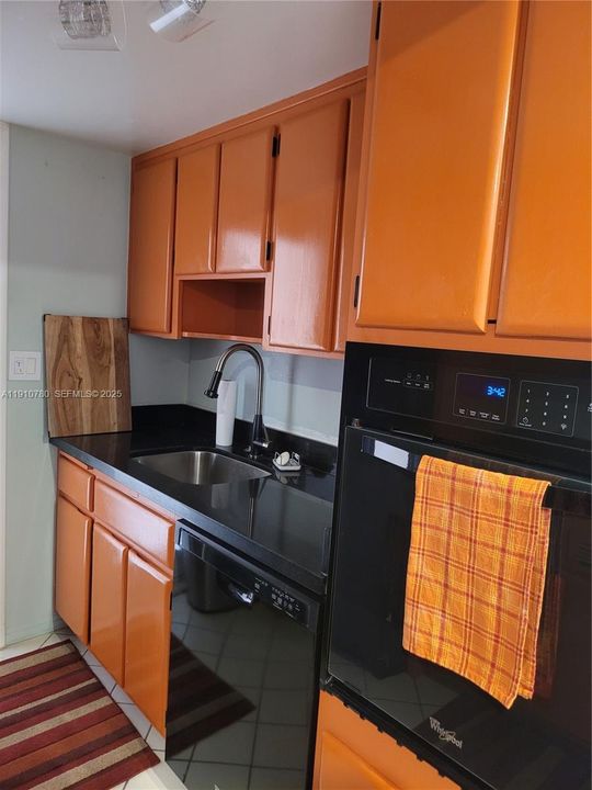 For Rent: $3,200 (1 beds, 1 baths, 625 Square Feet)
