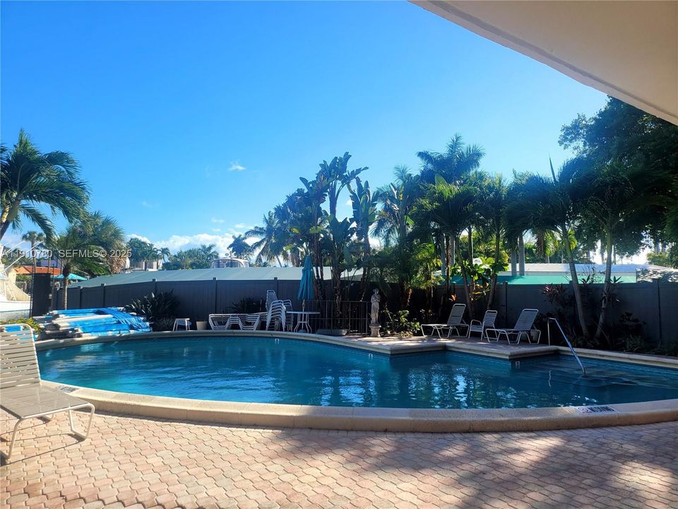 For Rent: $3,200 (1 beds, 1 baths, 625 Square Feet)