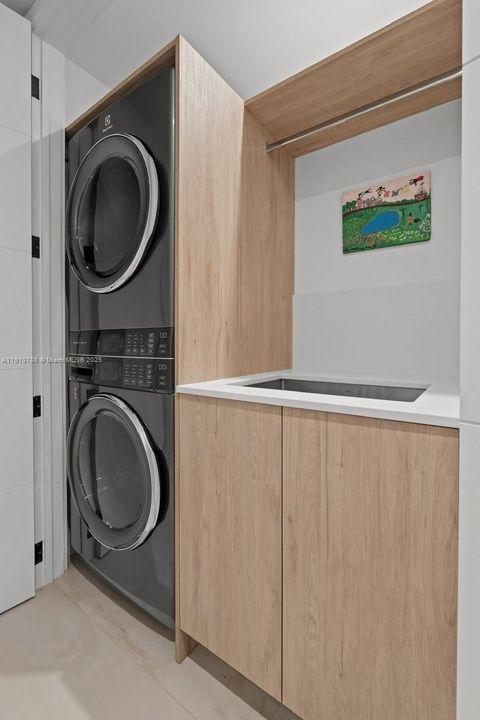 Activo con contrato: $2,150,000 (3 camas, 2 baños, 2054 Pies cuadrados)