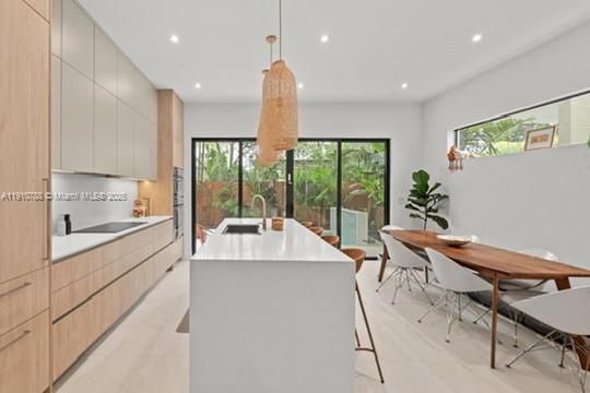 Activo con contrato: $2,150,000 (3 camas, 2 baños, 2054 Pies cuadrados)