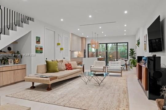 Activo con contrato: $2,150,000 (3 camas, 2 baños, 2054 Pies cuadrados)