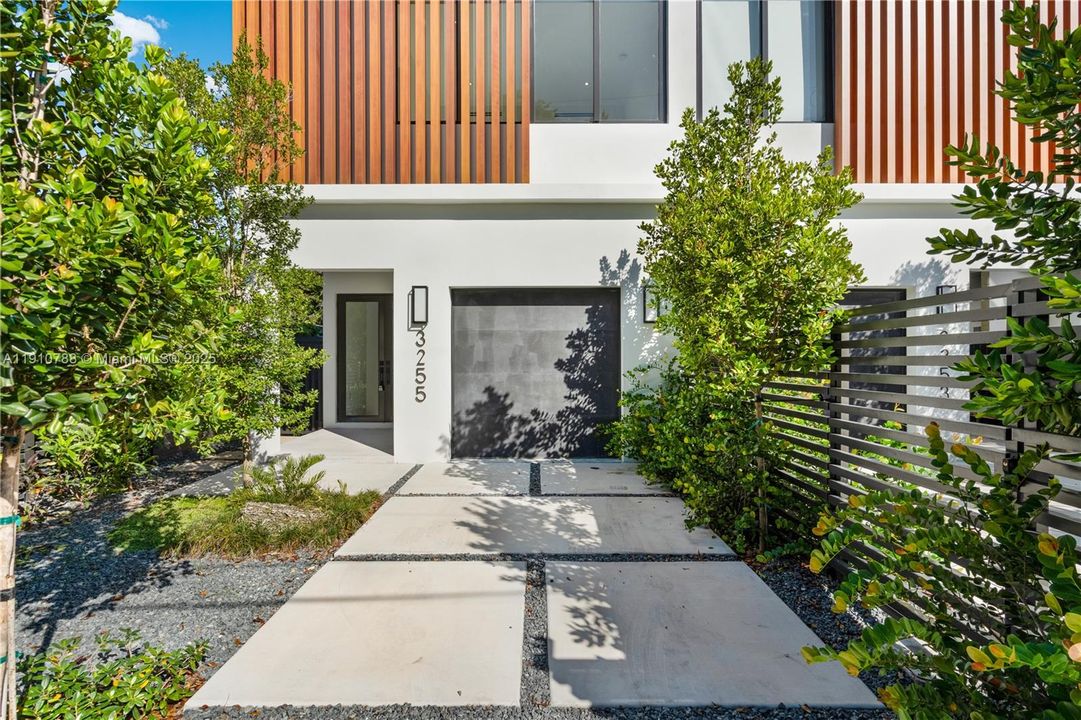 Activo con contrato: $2,150,000 (3 camas, 2 baños, 2054 Pies cuadrados)