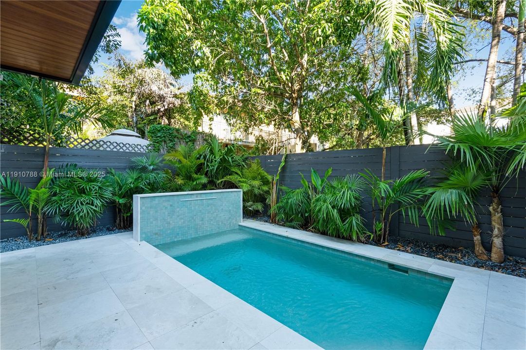 Activo con contrato: $2,150,000 (3 camas, 2 baños, 2054 Pies cuadrados)