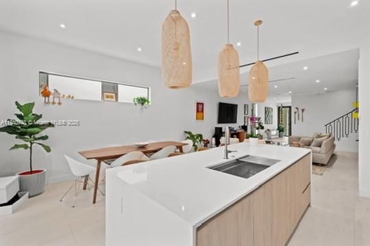 Activo con contrato: $2,150,000 (3 camas, 2 baños, 2054 Pies cuadrados)