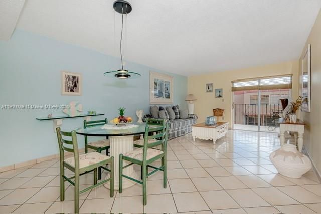 En Venta: $260,000 (2 camas, 1 baños, 998 Pies cuadrados)