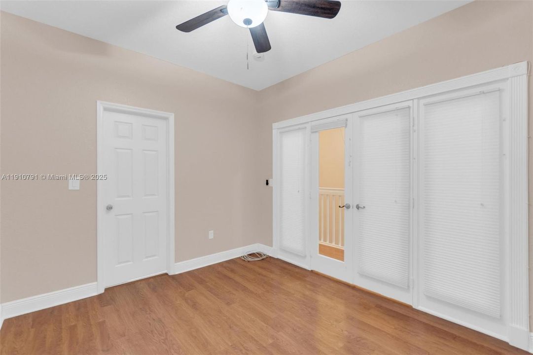 Под контрактом: $420,000 (3 спален, 2 ванн, 1428 Квадратных фут)