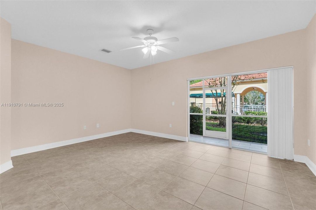 Под контрактом: $420,000 (3 спален, 2 ванн, 1428 Квадратных фут)