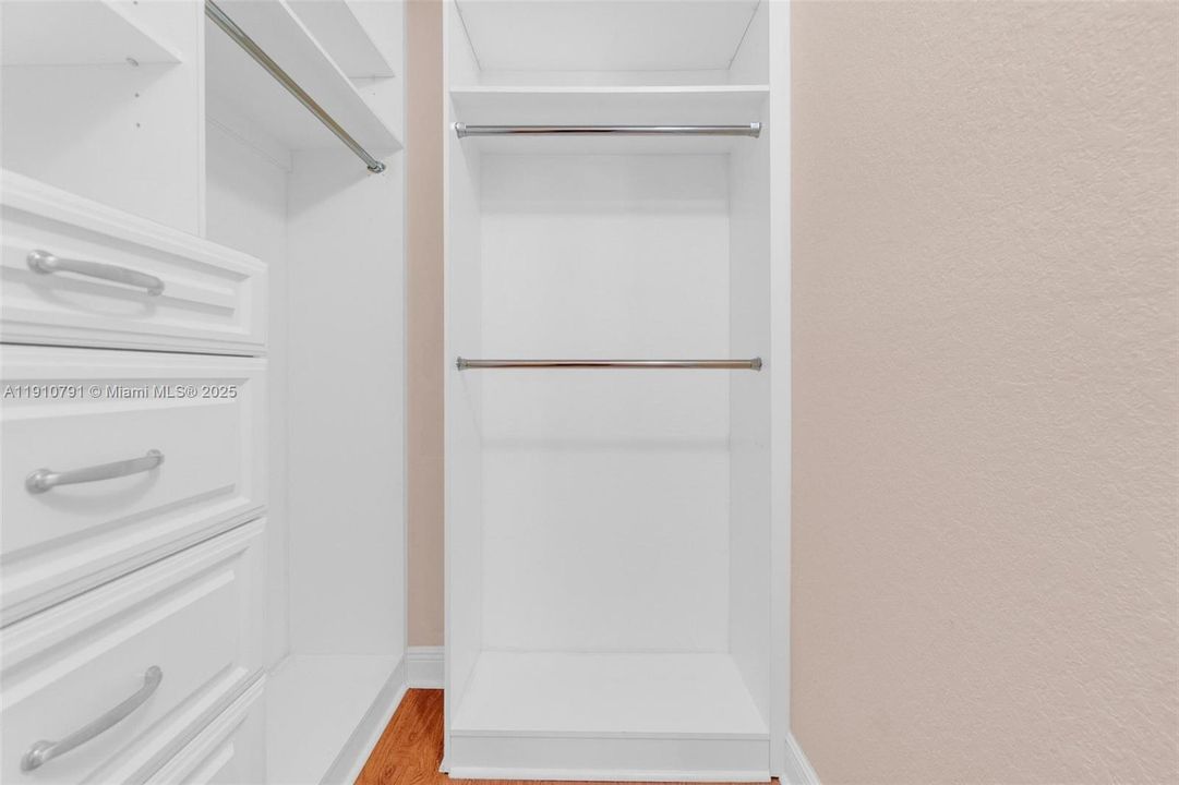 Под контрактом: $420,000 (3 спален, 2 ванн, 1428 Квадратных фут)