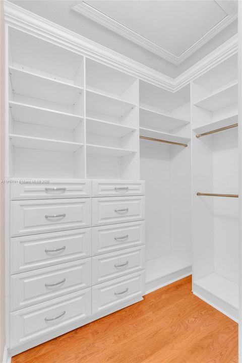 Под контрактом: $420,000 (3 спален, 2 ванн, 1428 Квадратных фут)