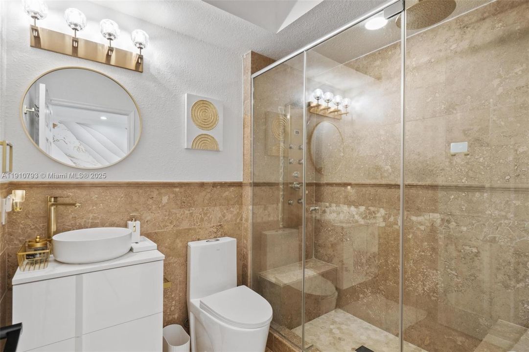 合同活跃: $5,100 (4 贝兹, 4 浴室, 1889 平方英尺)