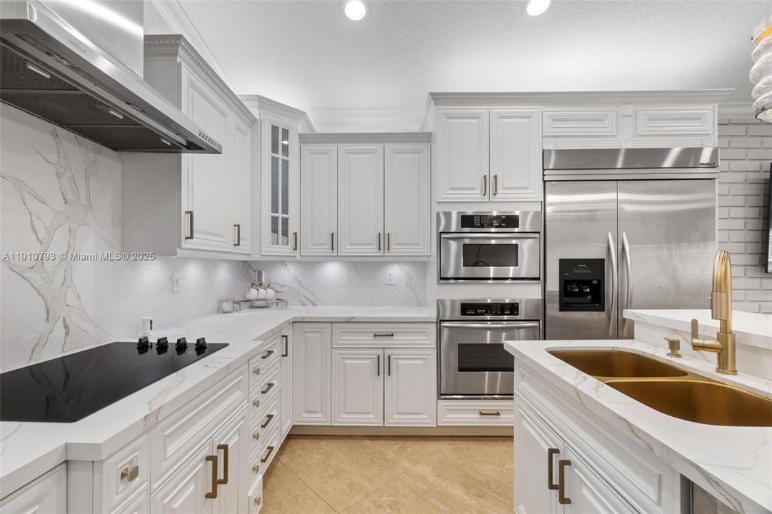 合同活跃: $5,100 (4 贝兹, 4 浴室, 1889 平方英尺)