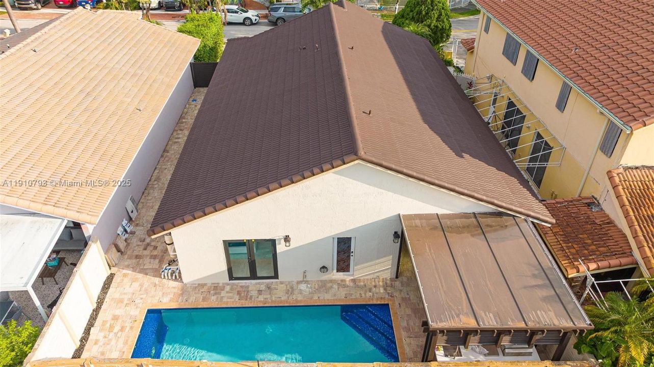 合同活跃: $5,100 (4 贝兹, 4 浴室, 1889 平方英尺)