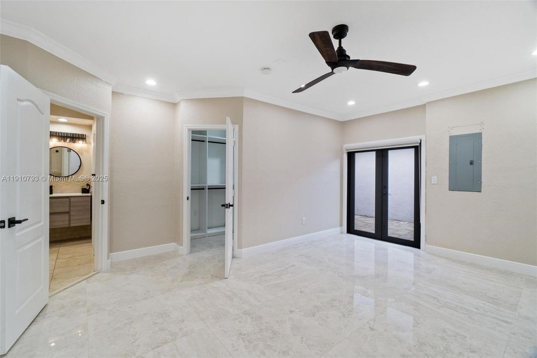 合同活跃: $5,100 (4 贝兹, 4 浴室, 1889 平方英尺)