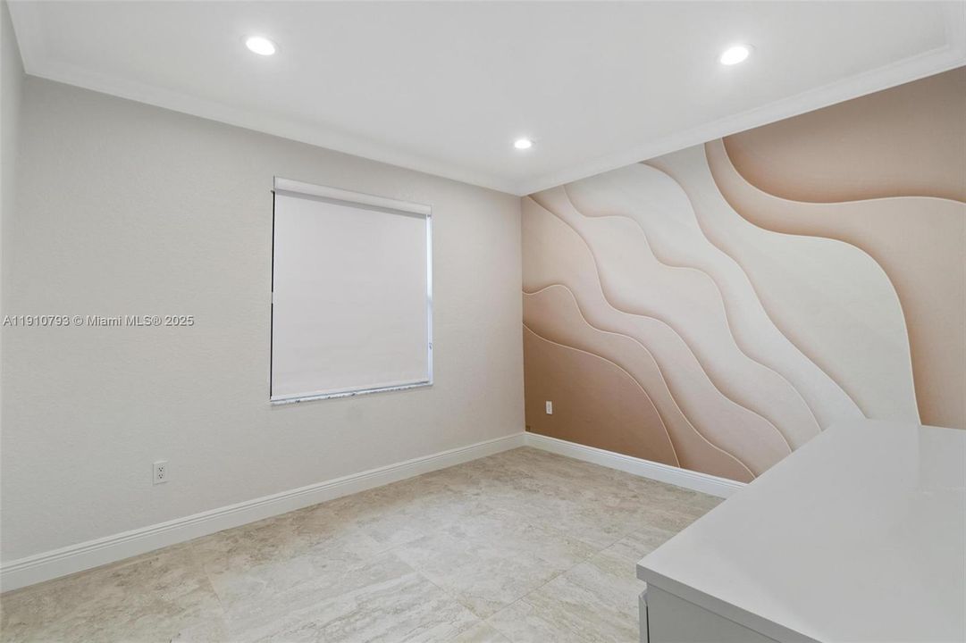 合同活跃: $5,100 (4 贝兹, 4 浴室, 1889 平方英尺)