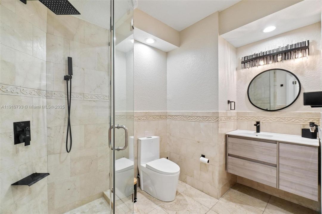 合同活跃: $5,100 (4 贝兹, 4 浴室, 1889 平方英尺)