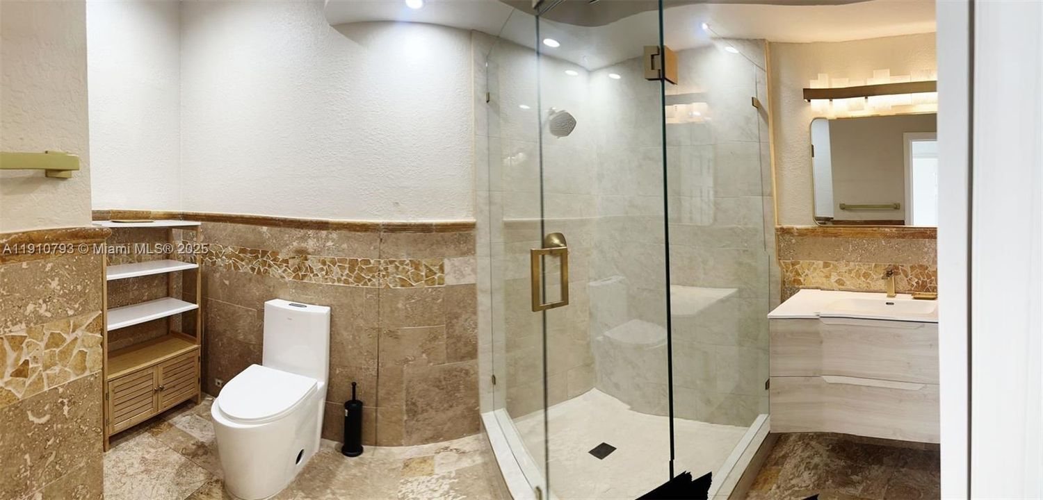 合同活跃: $5,100 (4 贝兹, 4 浴室, 1889 平方英尺)