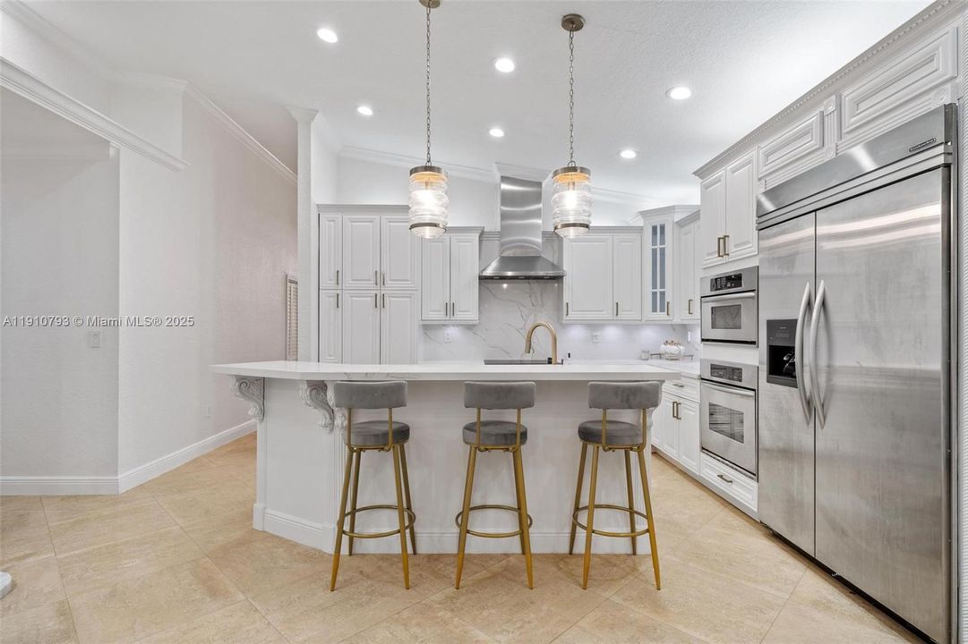 合同活跃: $5,100 (4 贝兹, 4 浴室, 1889 平方英尺)