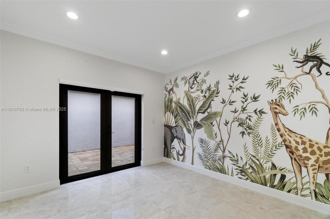 合同活跃: $5,100 (4 贝兹, 4 浴室, 1889 平方英尺)