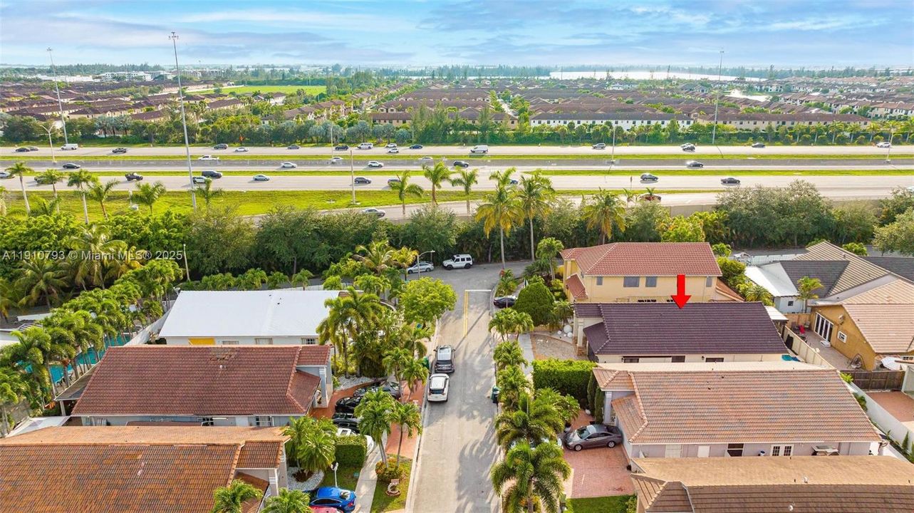 合同活跃: $5,100 (4 贝兹, 4 浴室, 1889 平方英尺)