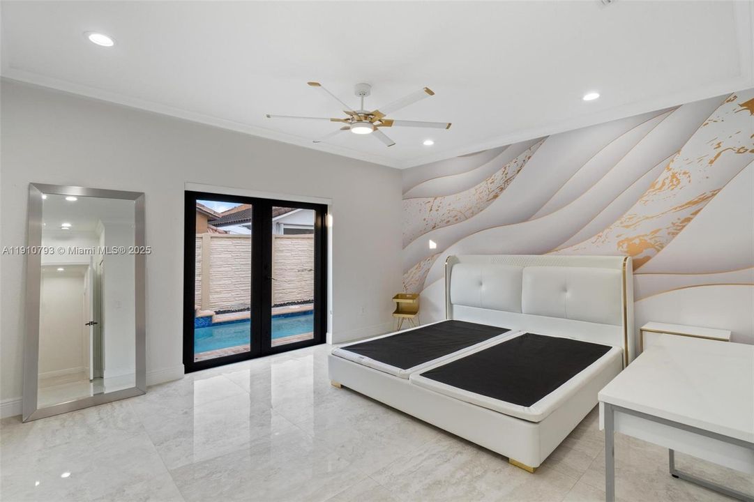 合同活跃: $5,100 (4 贝兹, 4 浴室, 1889 平方英尺)