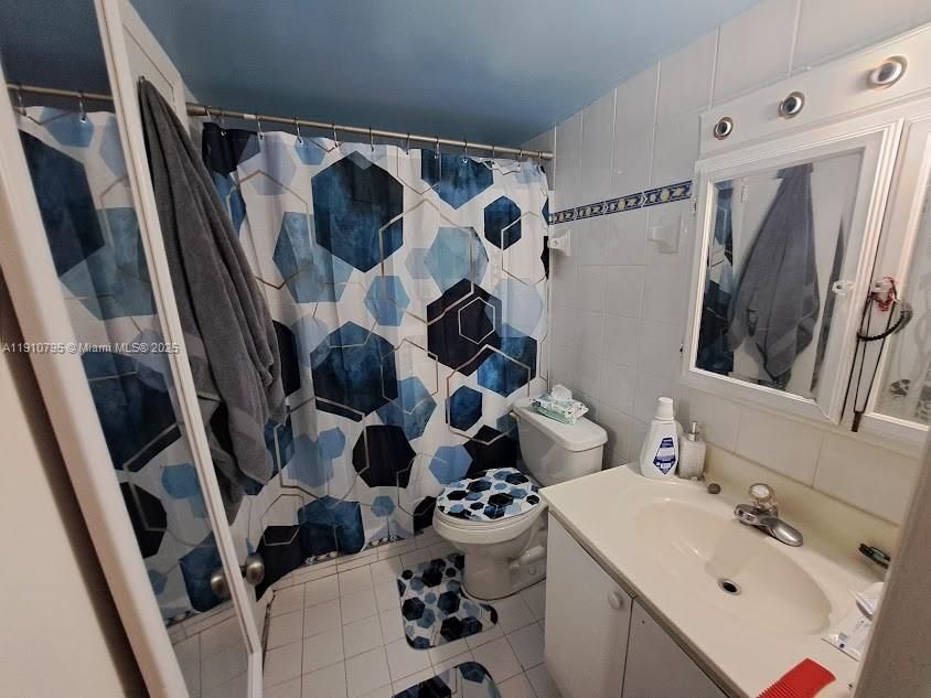 En Venta: $250,000 (2 camas, 1 baños, 946 Pies cuadrados)