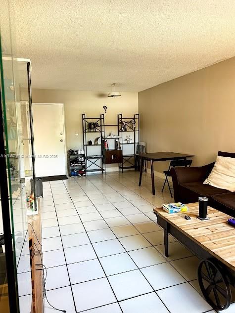 En Venta: $250,000 (2 camas, 1 baños, 946 Pies cuadrados)