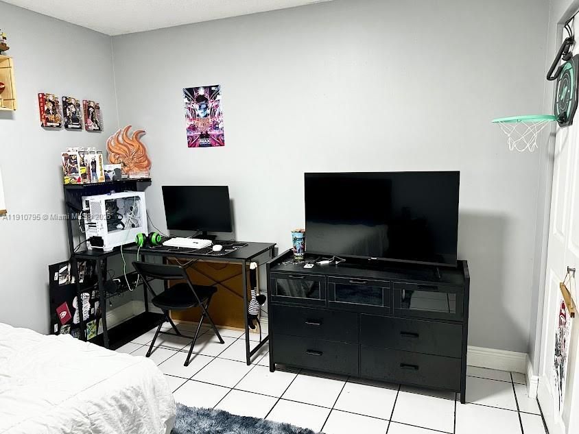 En Venta: $250,000 (2 camas, 1 baños, 946 Pies cuadrados)