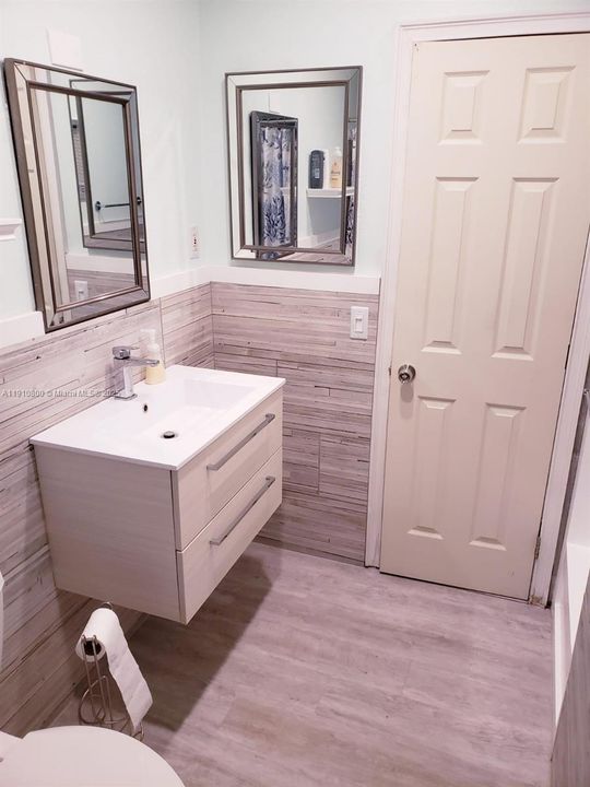 合同活跃: $2,800 (2 贝兹, 1 浴室, 2625 平方英尺)