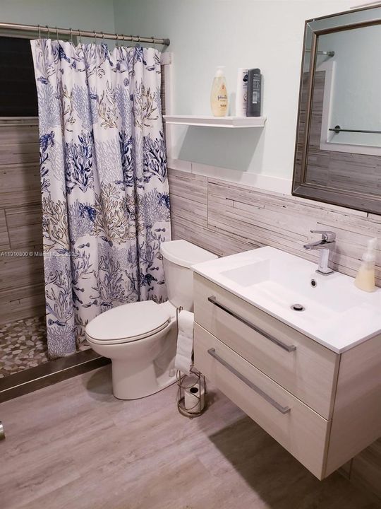 合同活跃: $2,800 (2 贝兹, 1 浴室, 2625 平方英尺)