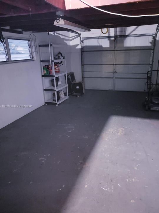 合同活跃: $2,800 (2 贝兹, 1 浴室, 2625 平方英尺)