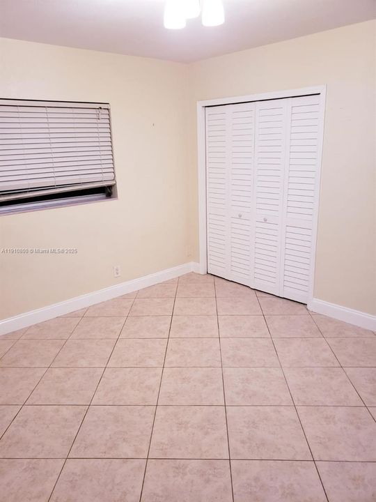 合同活跃: $2,800 (2 贝兹, 1 浴室, 2625 平方英尺)