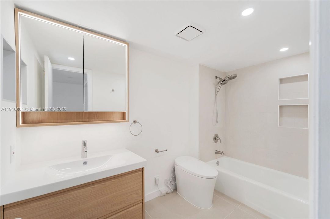 В аренду: $2,850 (2 спален, 2 ванн, 1225 Квадратных фут)