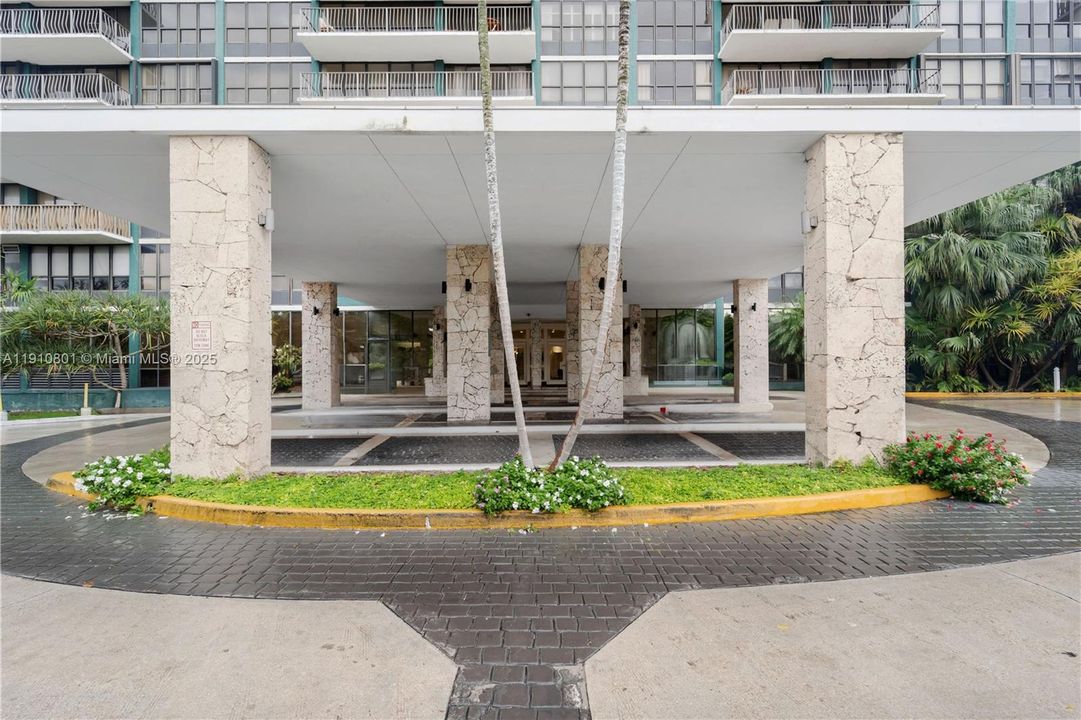 В аренду: $2,850 (2 спален, 2 ванн, 1225 Квадратных фут)