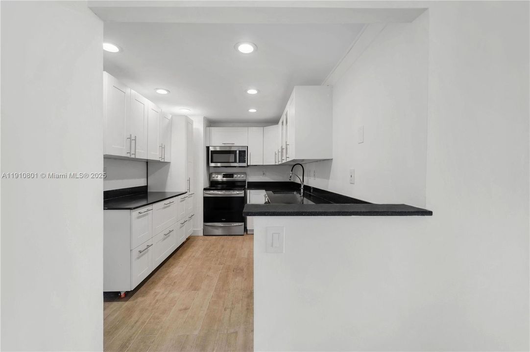 В аренду: $2,850 (2 спален, 2 ванн, 1225 Квадратных фут)