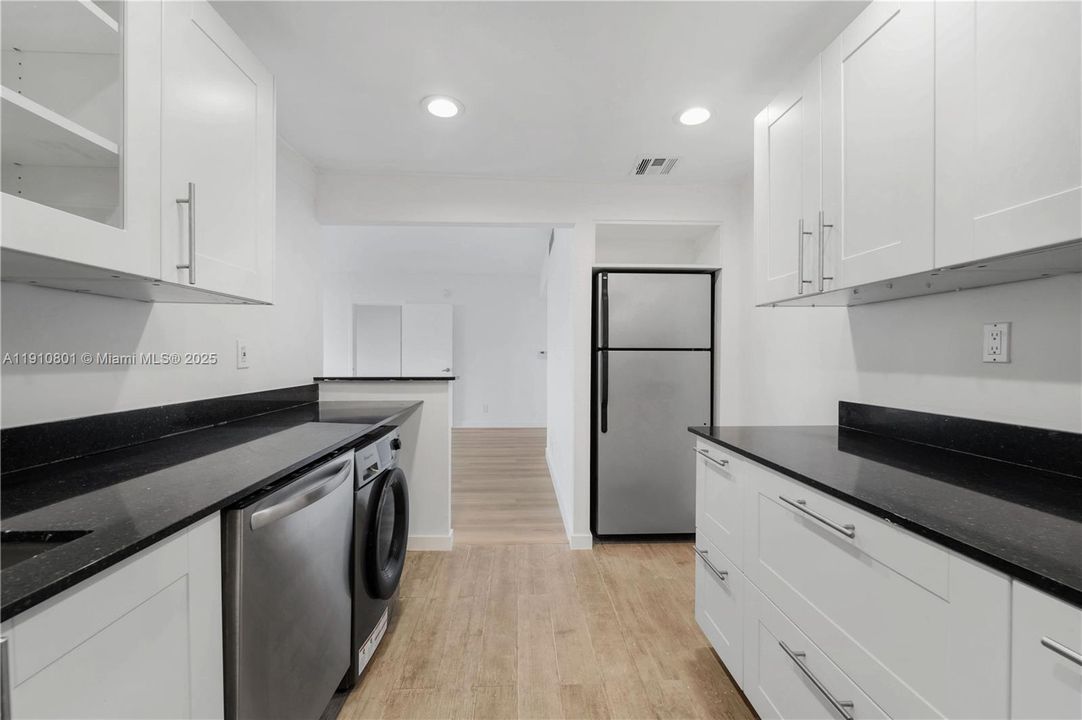 В аренду: $2,850 (2 спален, 2 ванн, 1225 Квадратных фут)